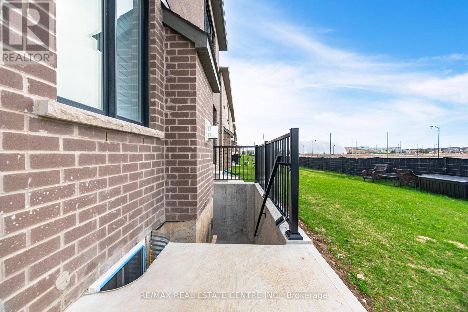 Milton (bw Bowes), ON L9T6H8,1603 Severn DR #Bsmt.
