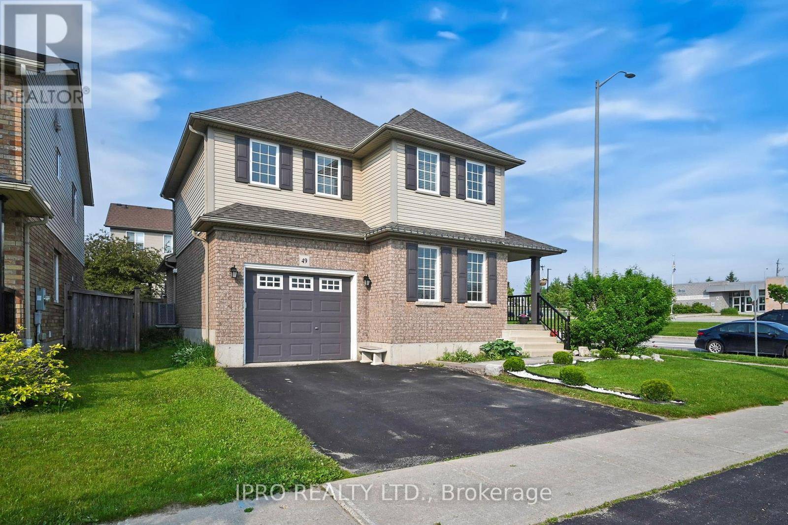 Orangeville, ON L9W5J6,49 OAK RIDGE DRIVE