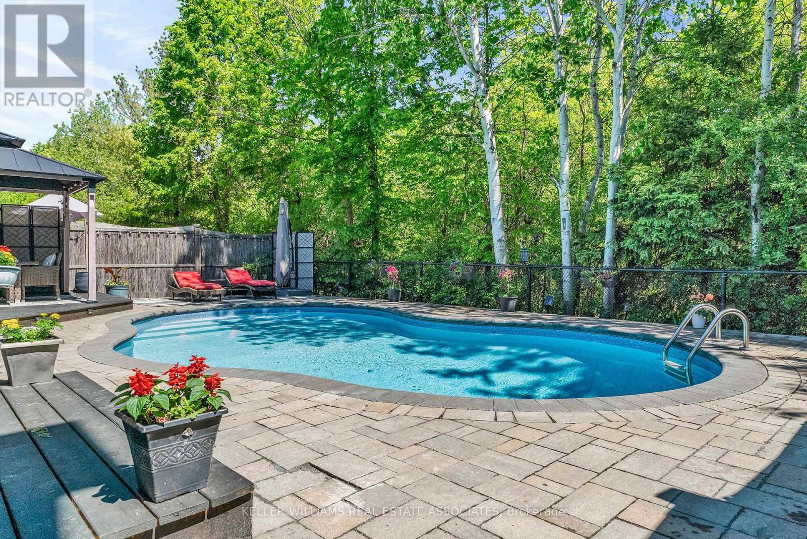 Oakville (br Bronte), ON L6L6X5,273 DUSKYWING WAY