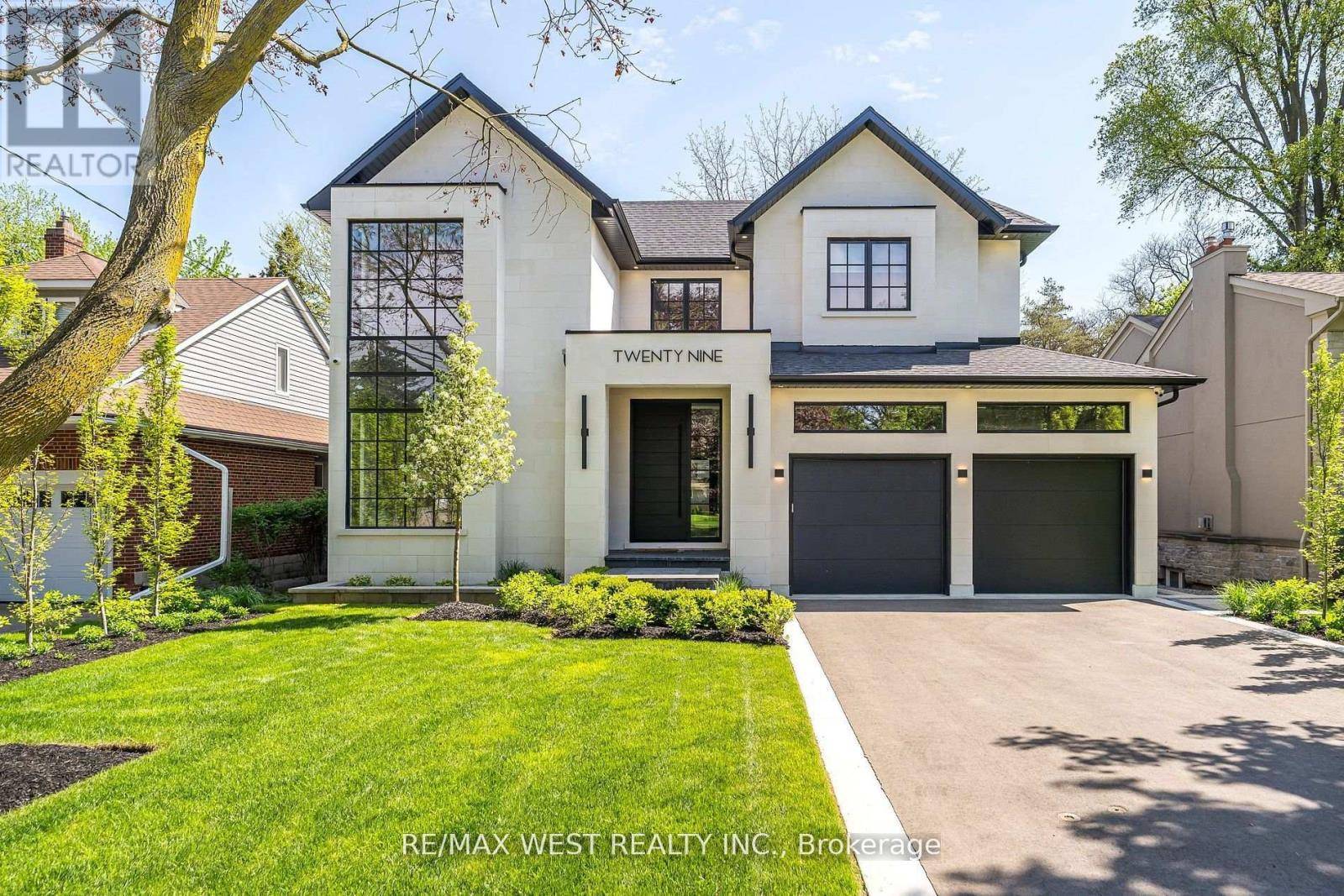 Toronto (edenbridge-humber Valley), ON M9A3X1,29 BROMLEY CRESCENT