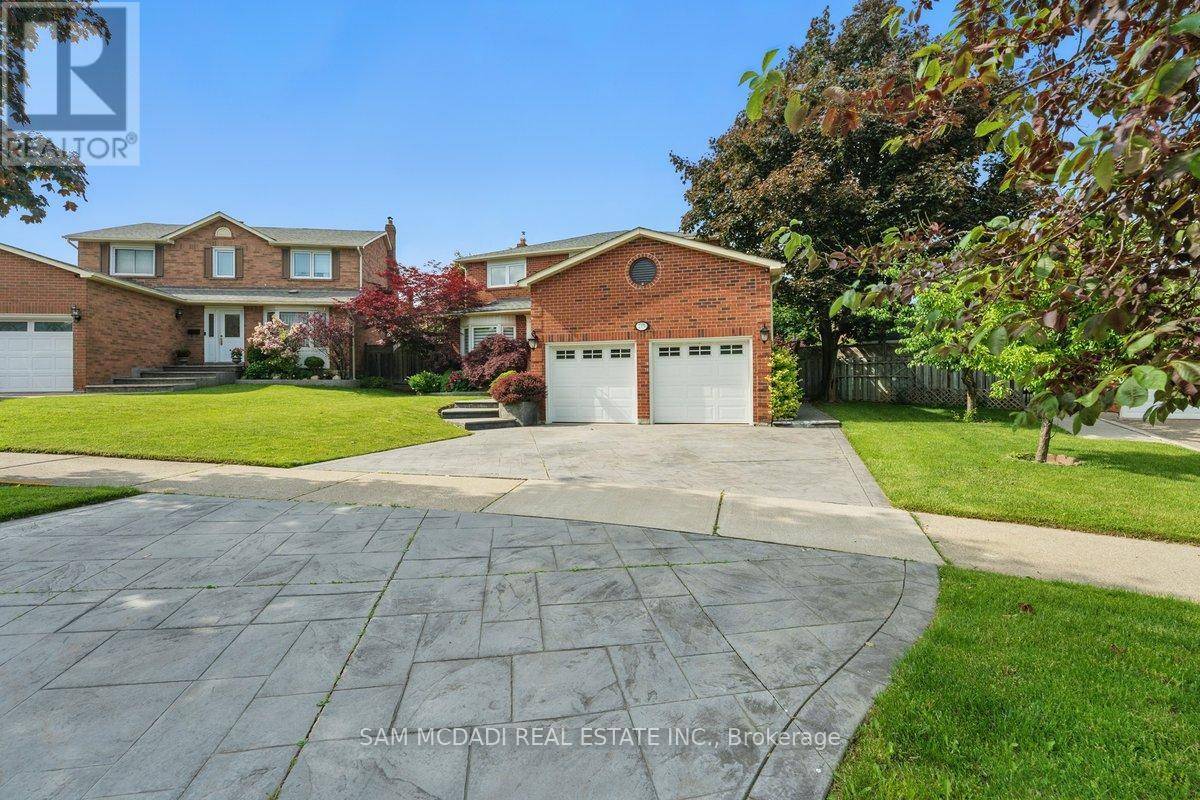 Mississauga (cooksville), ON L5B3A5,215 ANASTASIA TERRACE