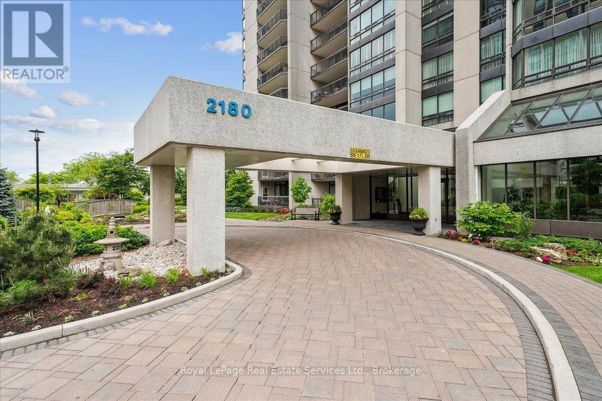 Oakville (br Bronte), ON L6L5V2,2180 Marine DR #1108