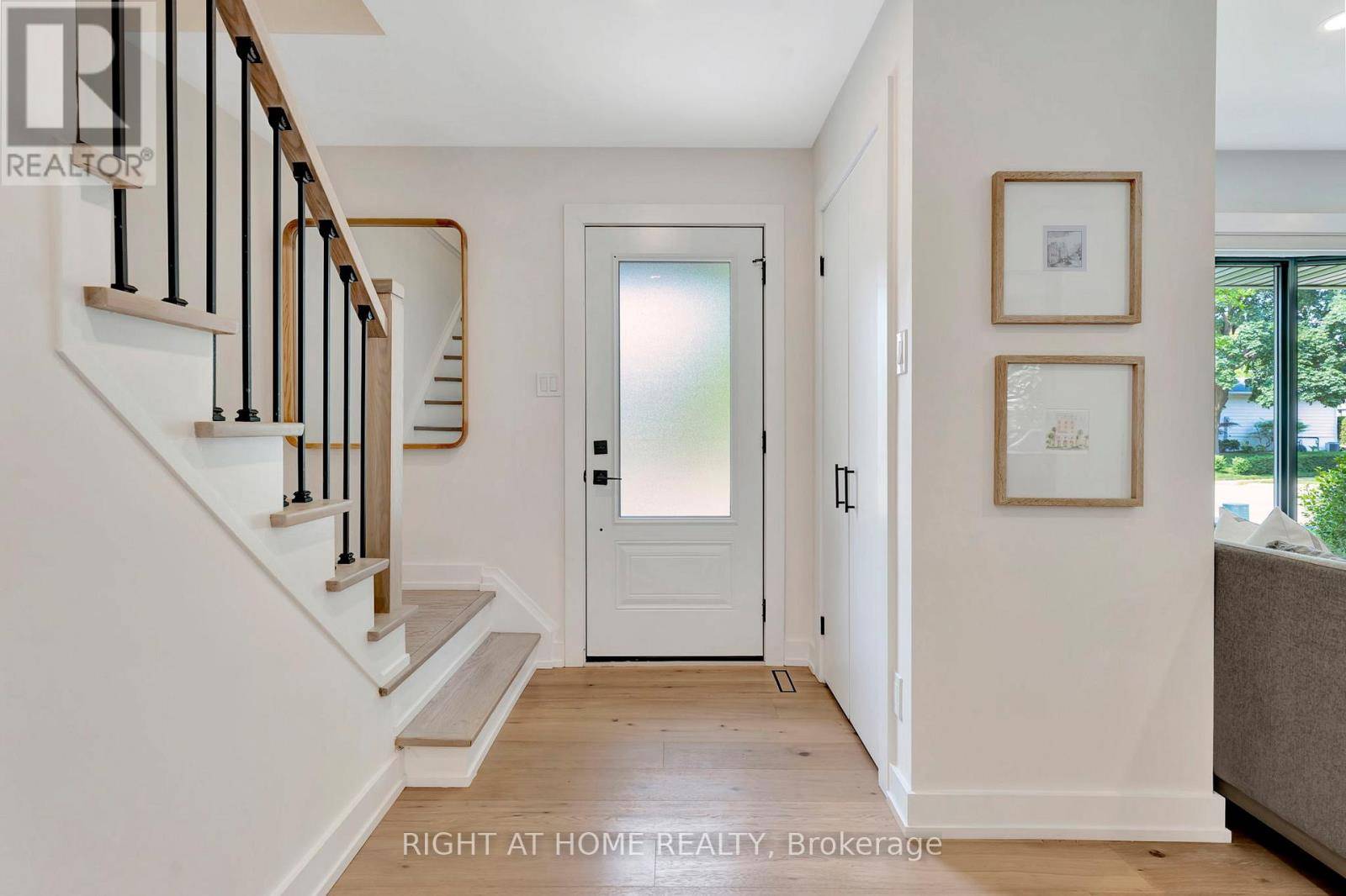 Oakville (cp College Park), ON L6H1T2,1349 OXFORD AVENUE