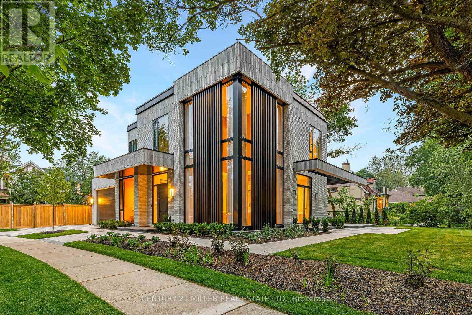 Oakville (mo Morrison), ON L6J4V7,392 MAPLE GROVE DRIVE