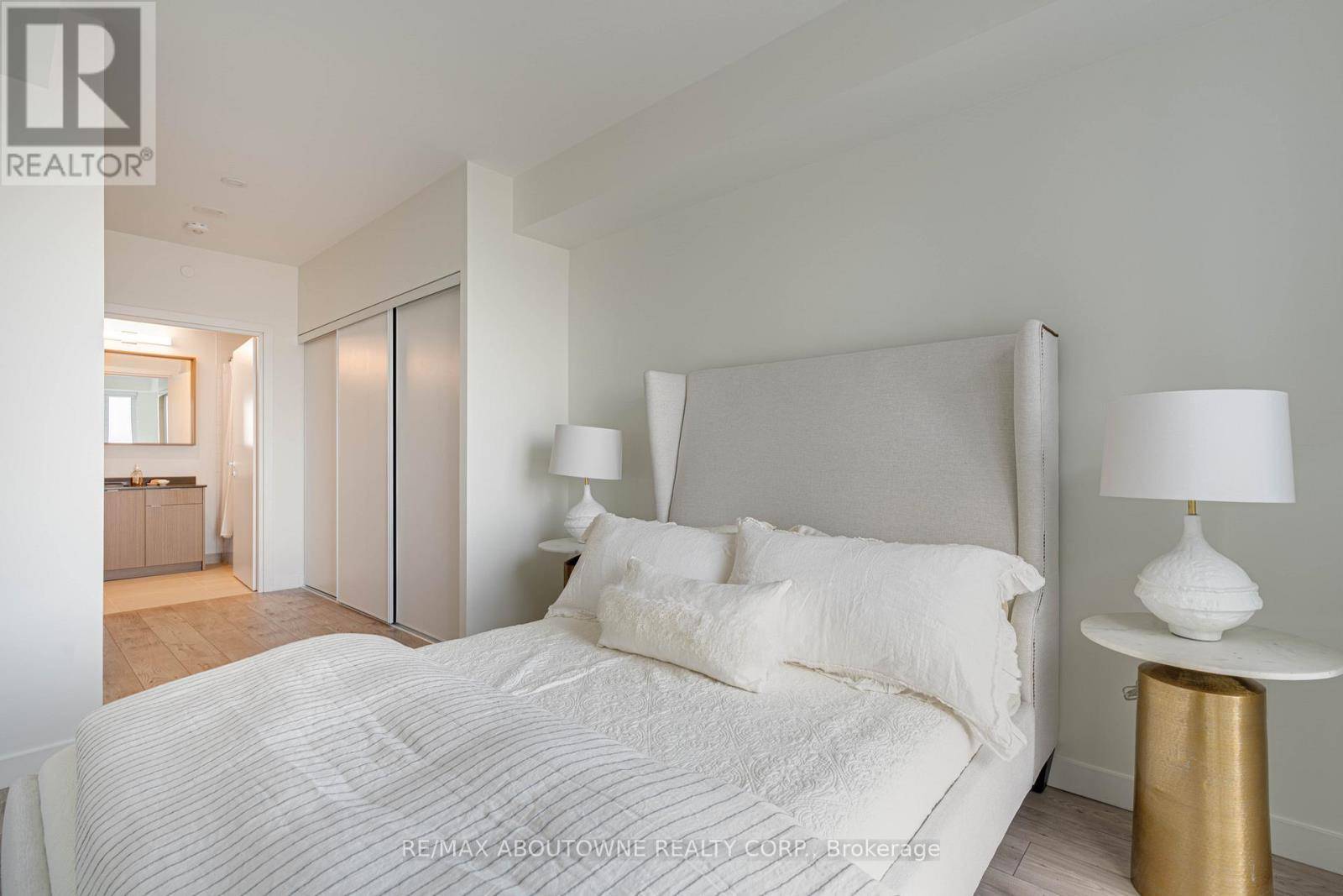 Oakville (br Bronte), ON L6L3C1,133 Bronte RD #BO315