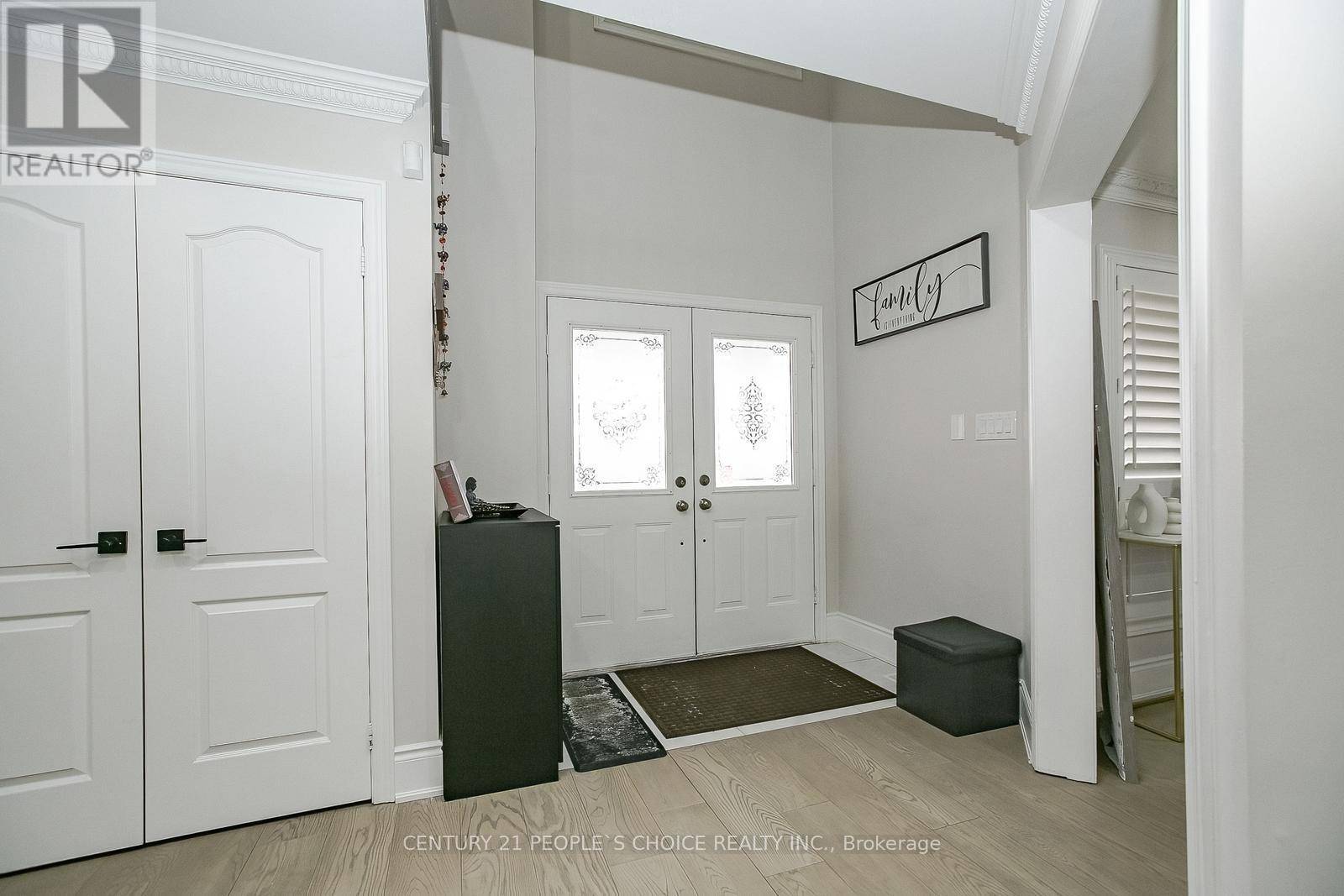 Brampton (sandringham-wellington), ON L6R1M3,37 Deerglen DR #Main