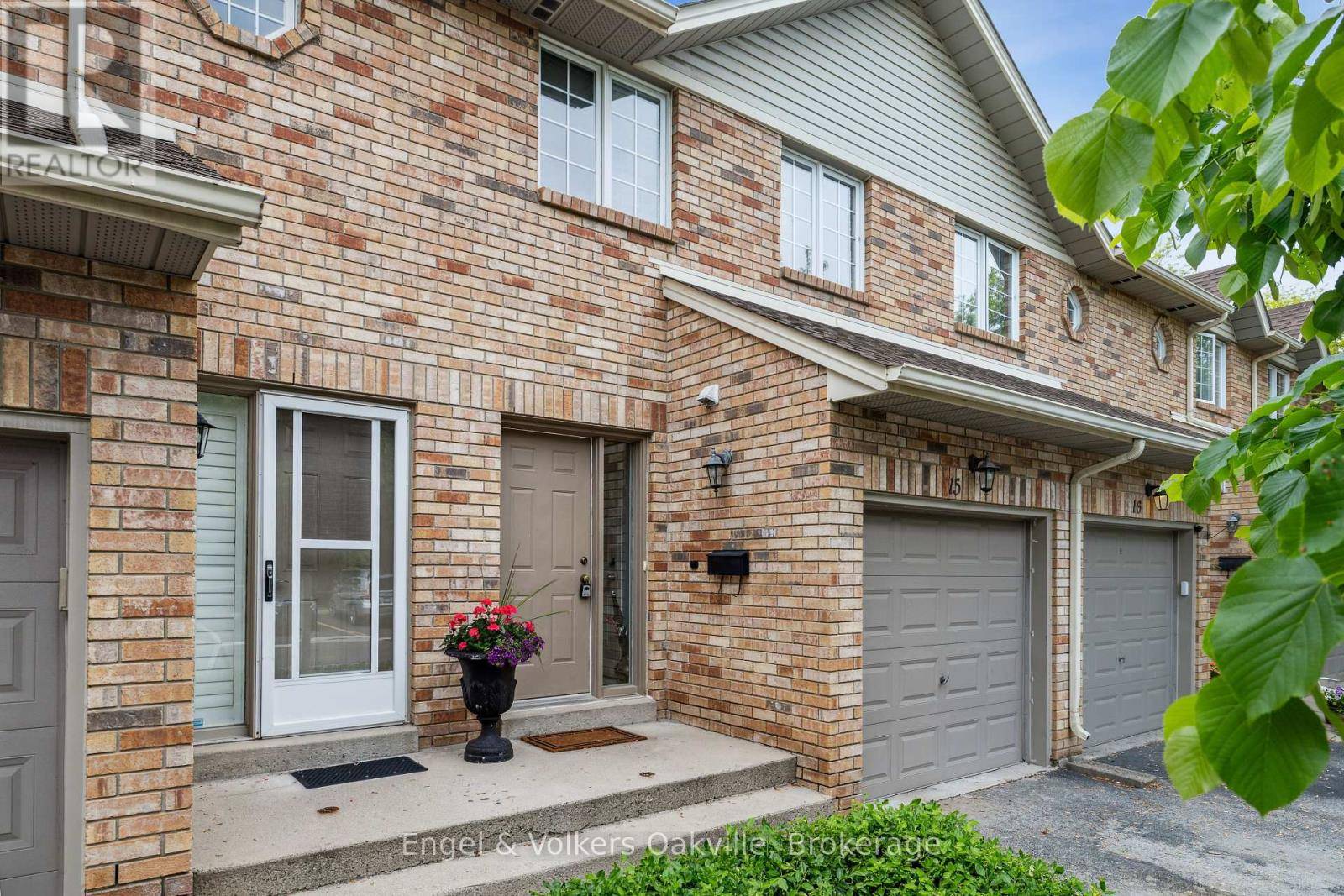 Burlington (headon), ON L7M4J7,2015 Cleaver AVE #15