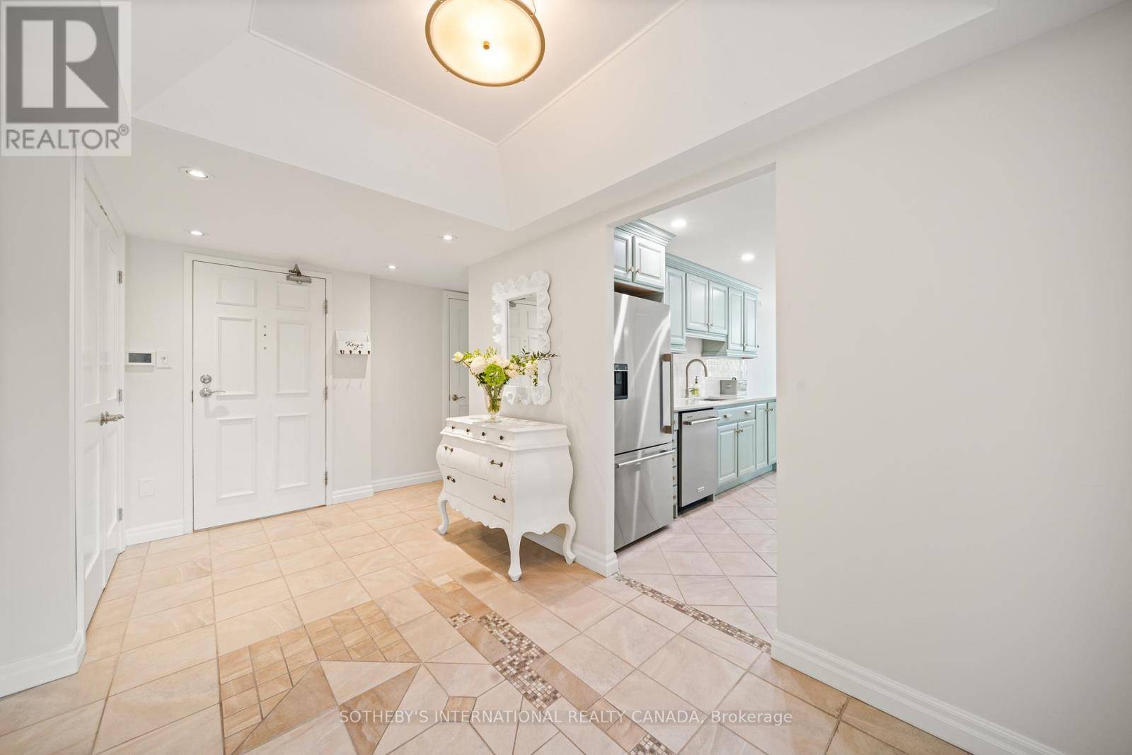Oakville (br Bronte), ON L6L5V1,2170 Marine DR #201