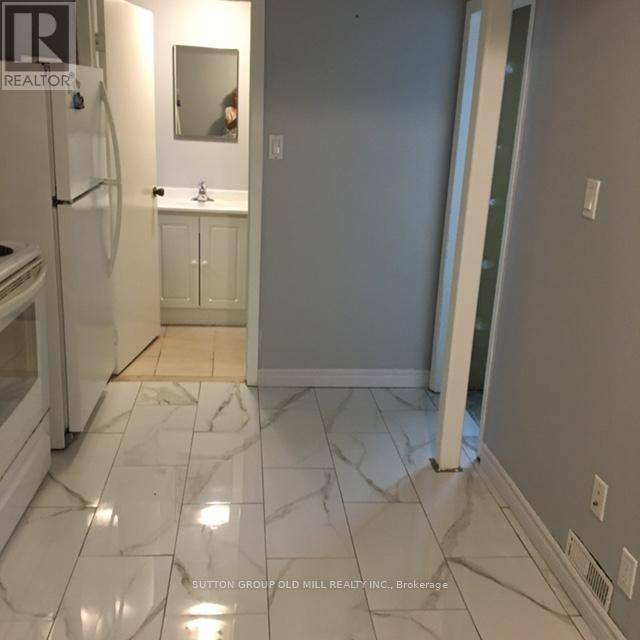 Toronto (mount Olive-silverstone-jamestown), ON M9V1B2,1563 Albion RD #64
