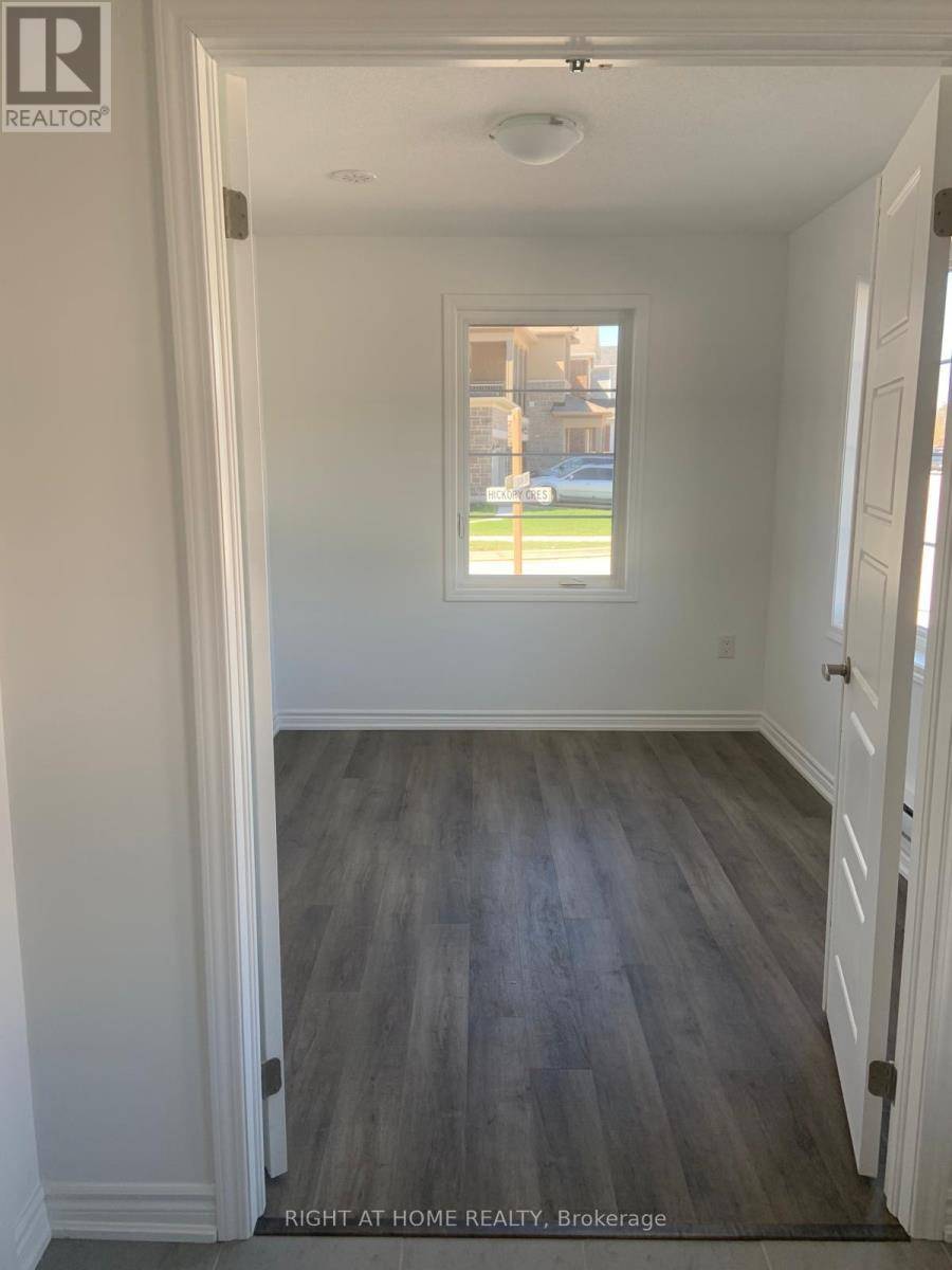 Milton (cb Cobban), ON L9T7E7,976 HICKORY CRESCENT