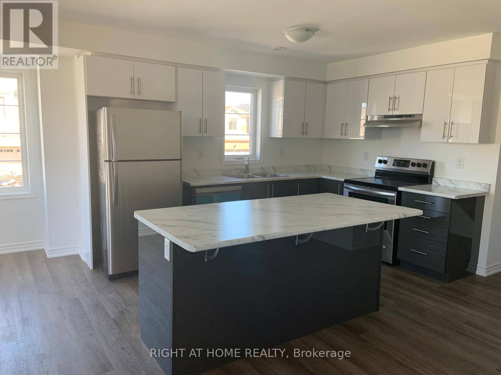Milton (cb Cobban), ON L9T7E7,976 HICKORY CRESCENT