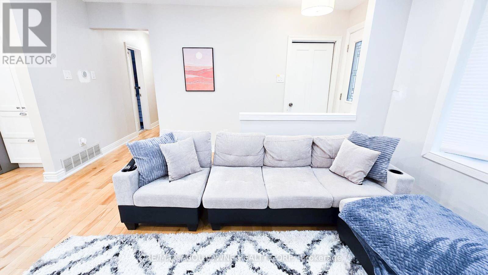 Oakville (wo West), ON L6L4V9,583 TAPLOW CRESCENT