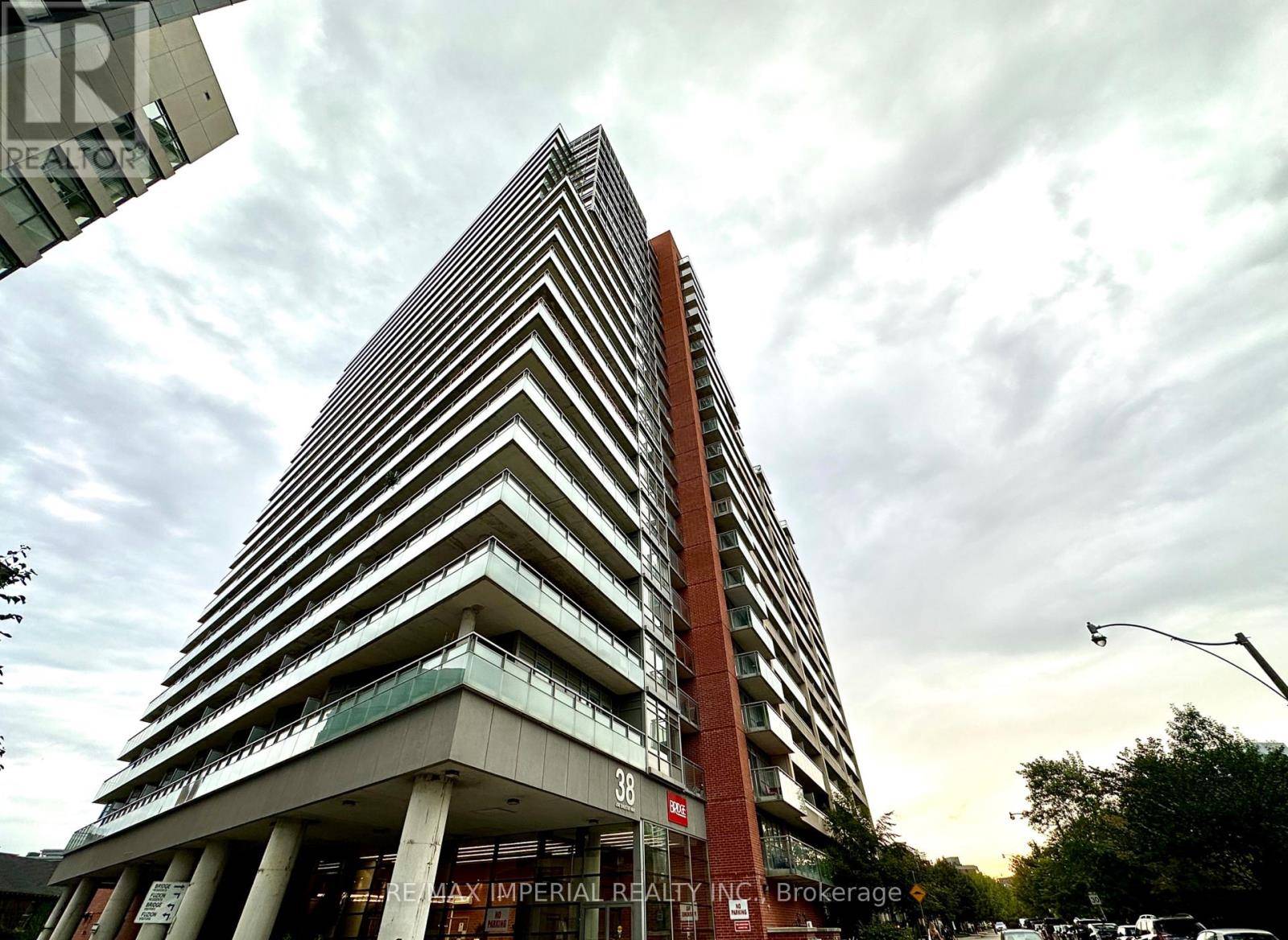 Toronto (south Parkdale), ON M6K0A5,38 Joe Shuster WAY #2010