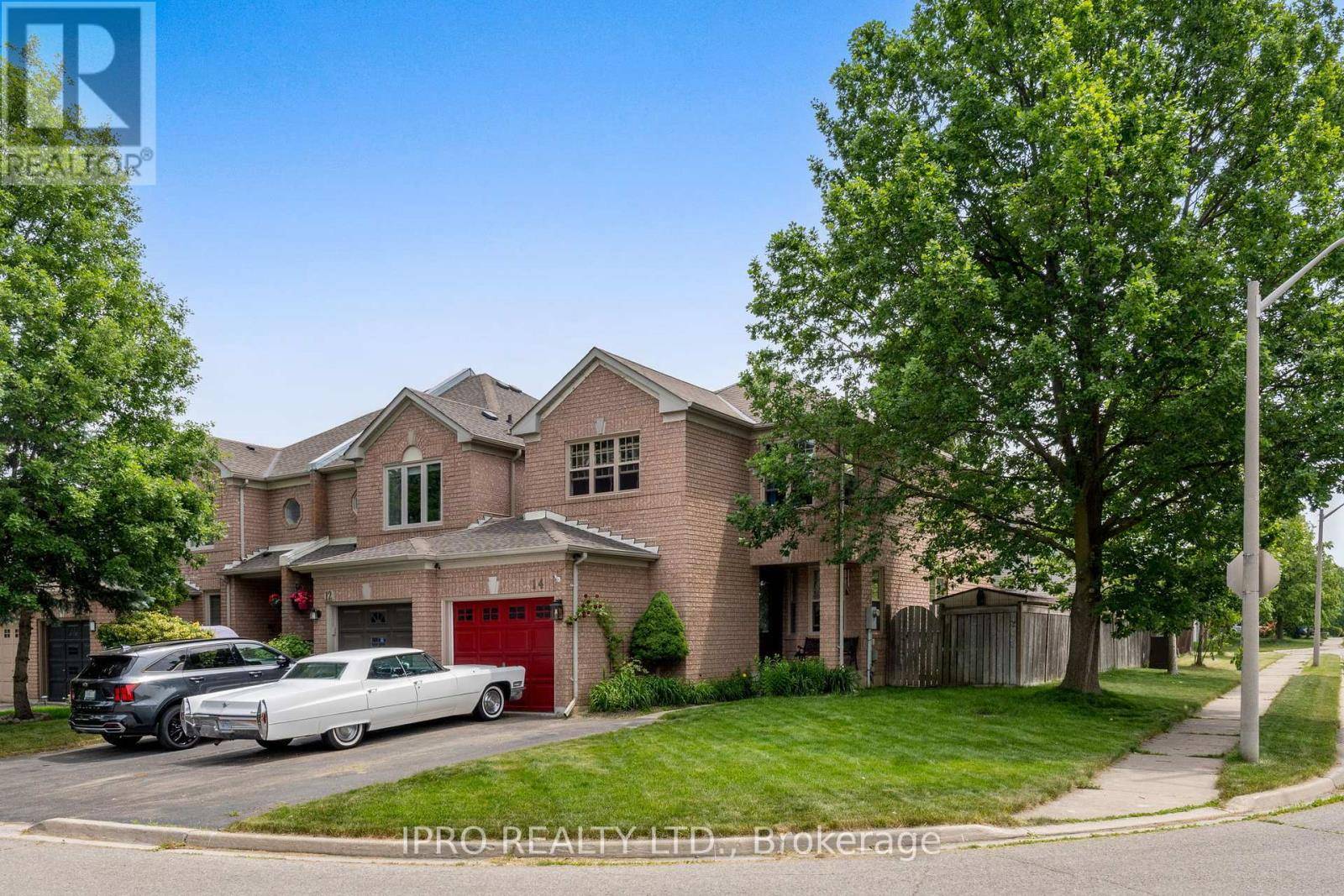 Brampton (heart Lake East), ON L6Z4T3,14 FORESTGROVE CIRCLE
