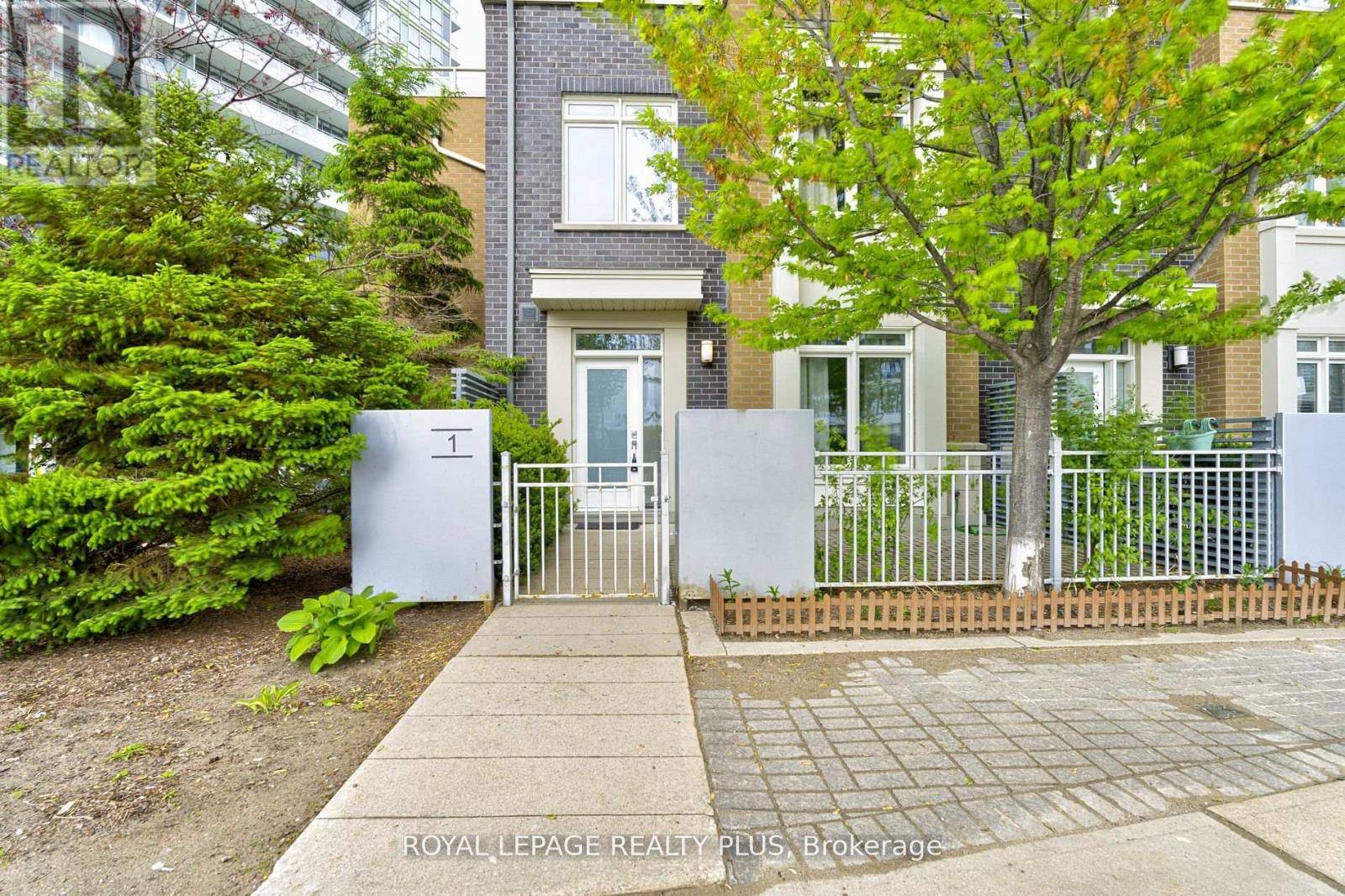 Mississauga (city Centre), ON L5B0G6,370 Square One DR #Th 1