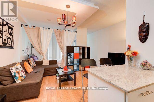 Mississauga (city Centre), ON L5B0E6,360 Square One DR #302