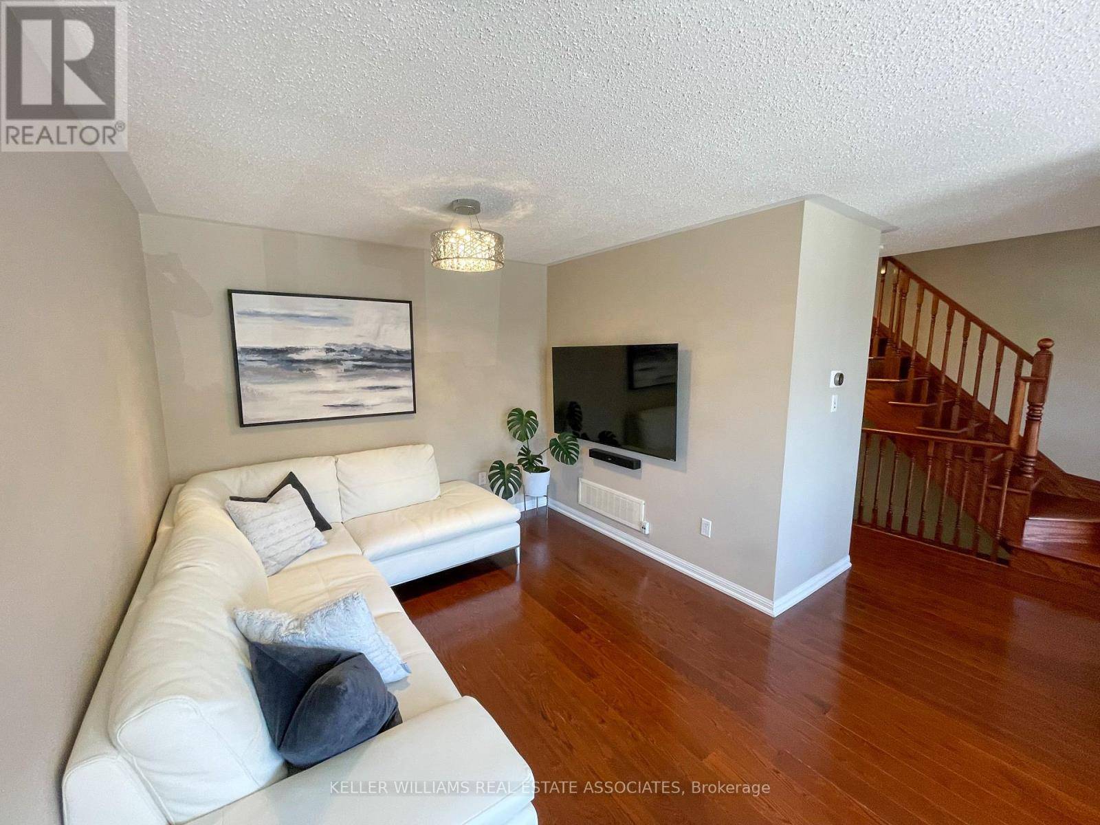 Milton (ha Harrison), ON L9T0Z7,877 WILLINGDON CRESCENT