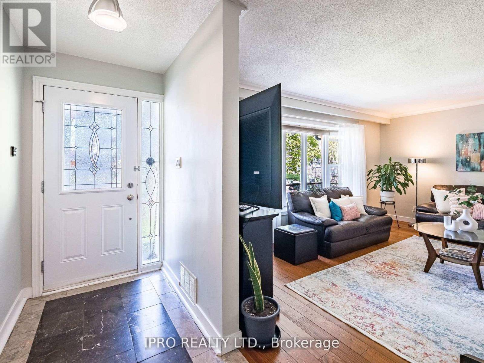 Mississauga (applewood), ON L4Y3L2,3525 BURNINGELM CRESCENT