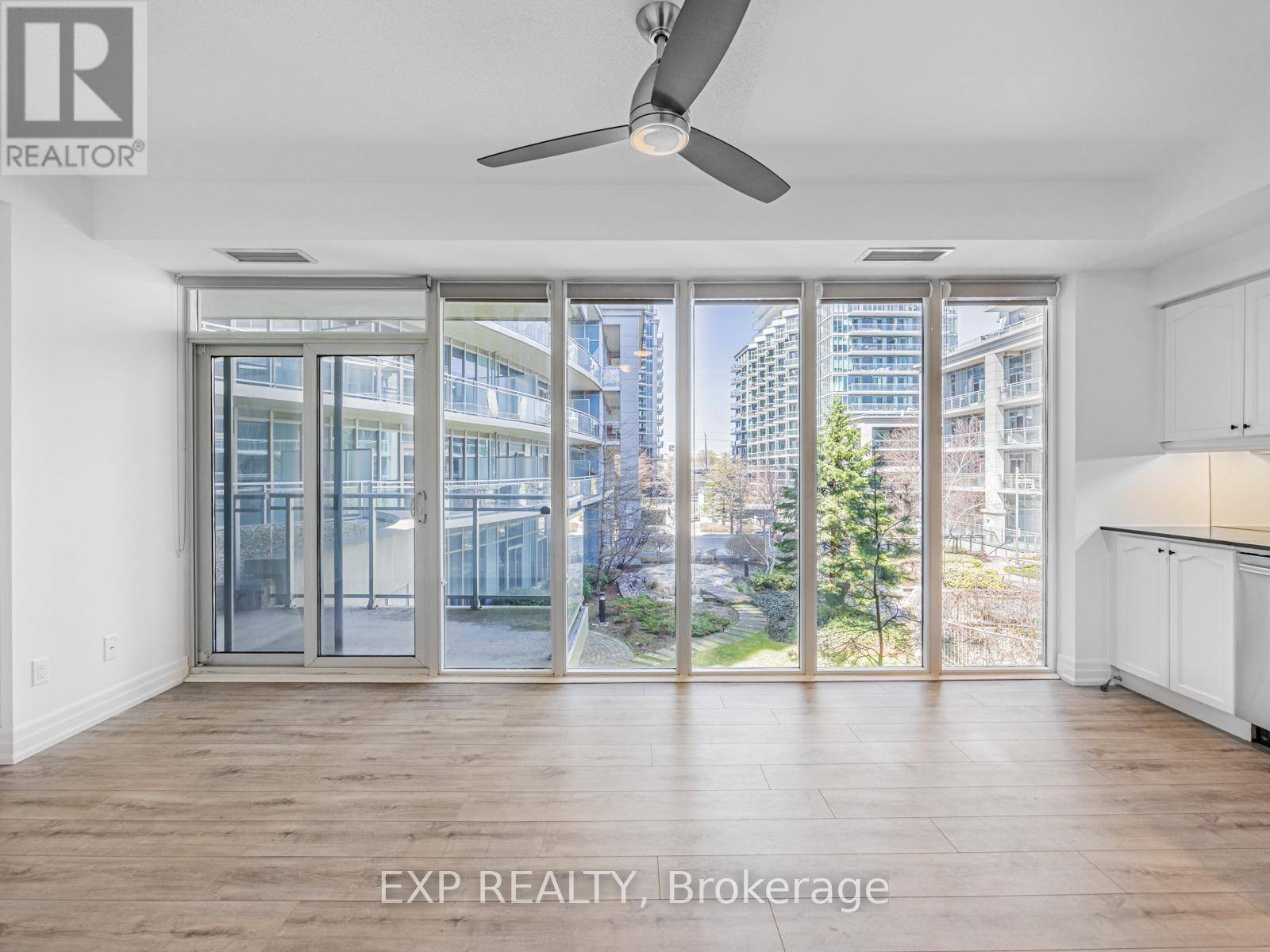 Toronto (mimico), ON M8V4G1,58 Marine Parade DR #228