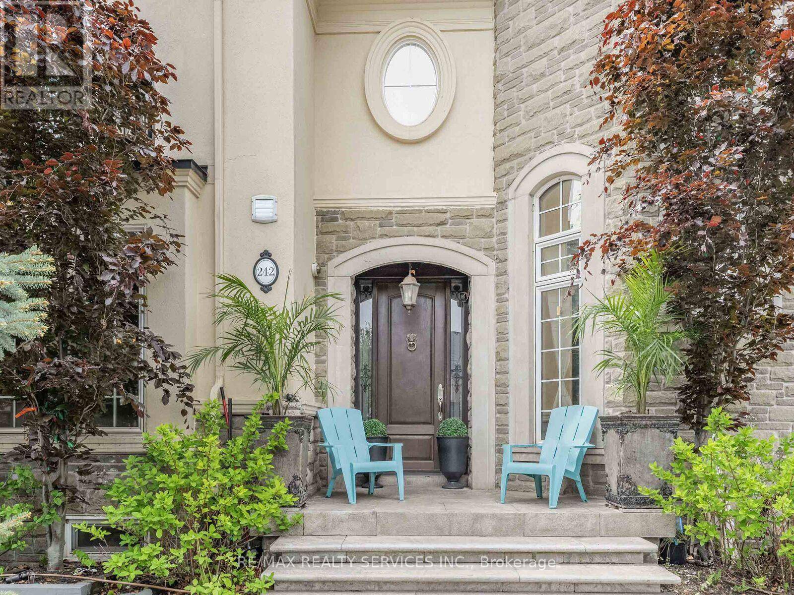 Oakville (br Bronte), ON L6L0A6,242 MILKWEED WAY