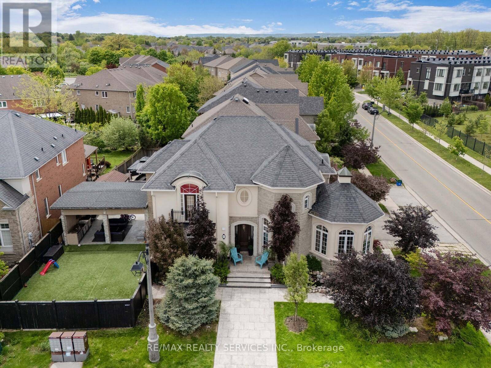 Oakville (br Bronte), ON L6L0A6,242 MILKWEED WAY