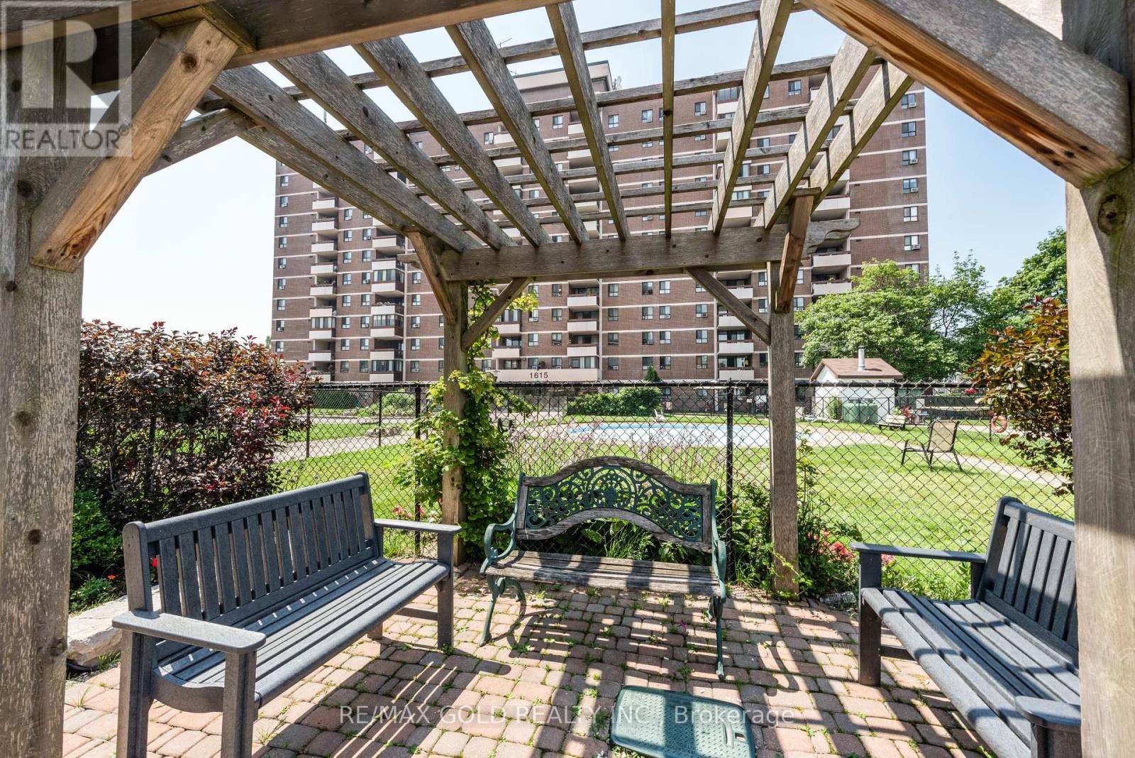 Mississauga (applewood), ON M9C1E8,1615 Bloor ST East #210
