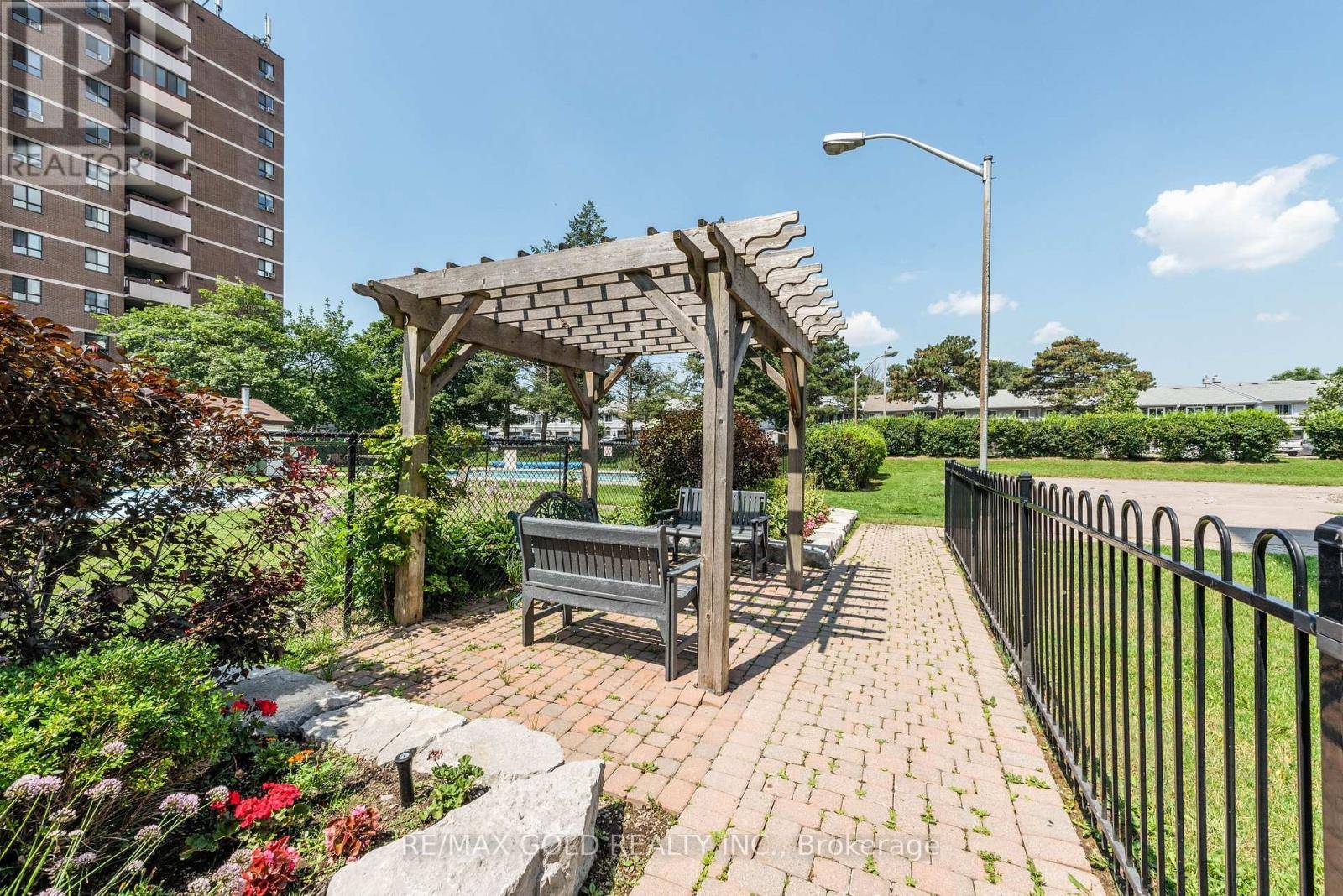 Mississauga (applewood), ON M9C1E8,1615 Bloor ST East #210