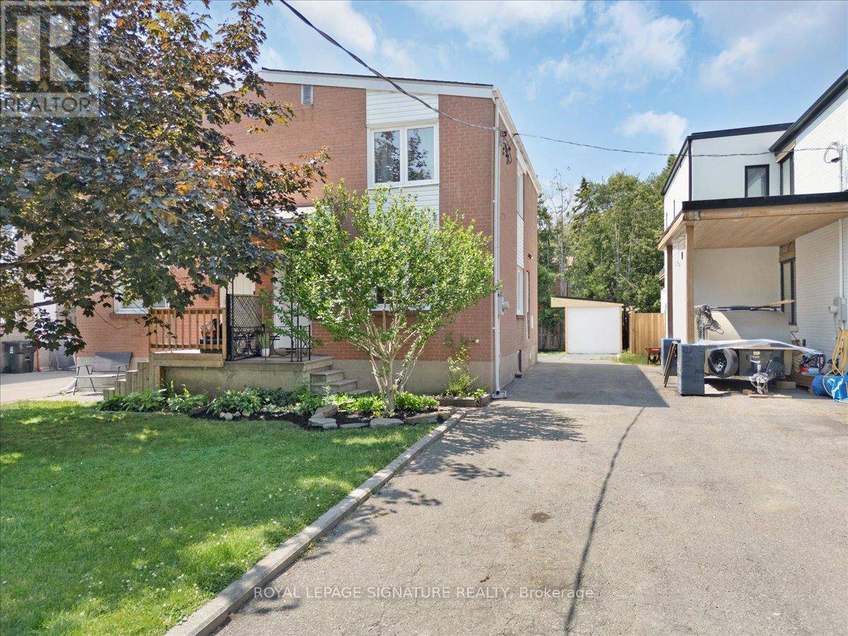 Toronto (lambton Baby Point), ON M6S2N5,46 VAN STASSEN BOULEVARD