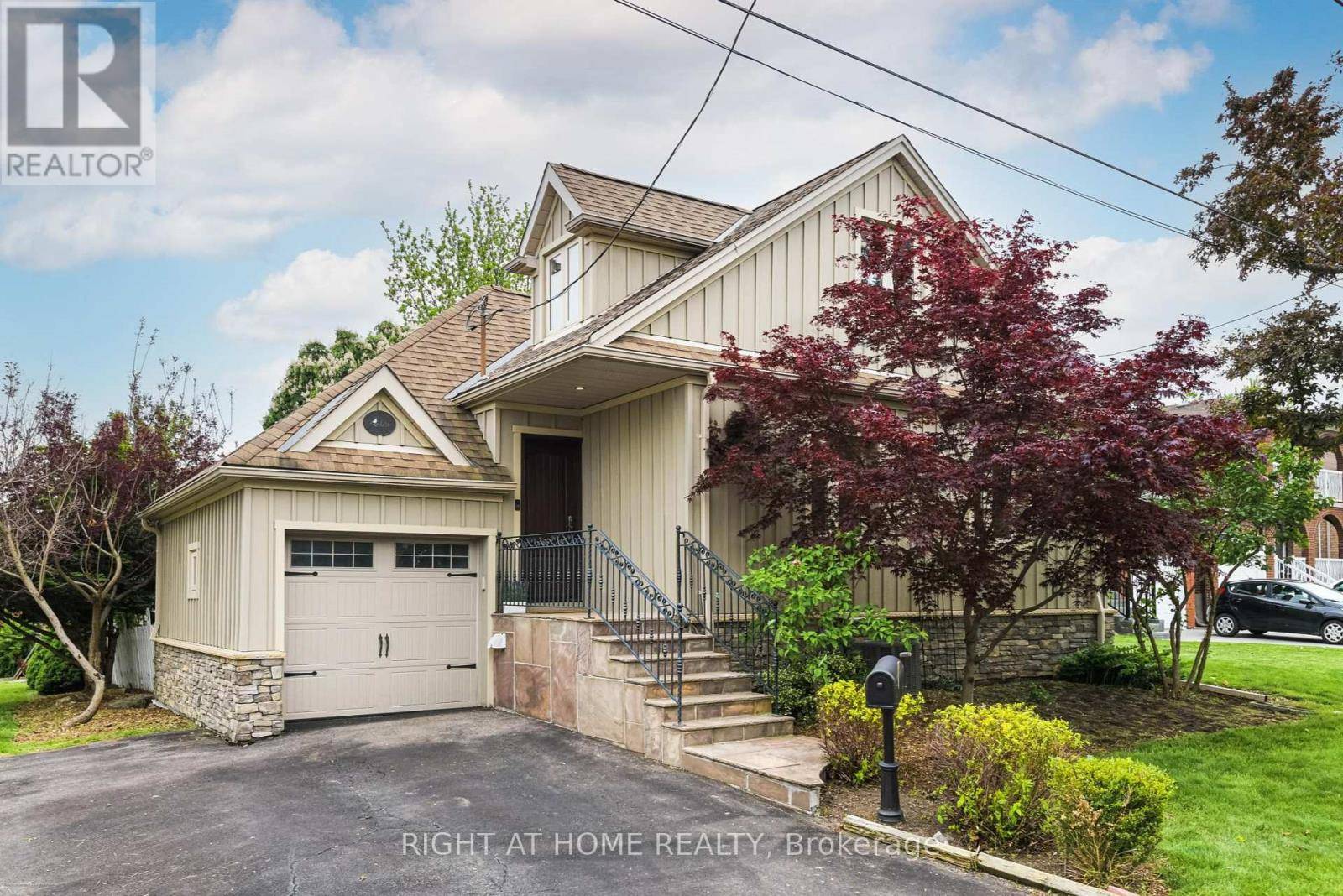 Toronto (humberlea-pelmo Park), ON M9M1G4,69 LILAC AVENUE