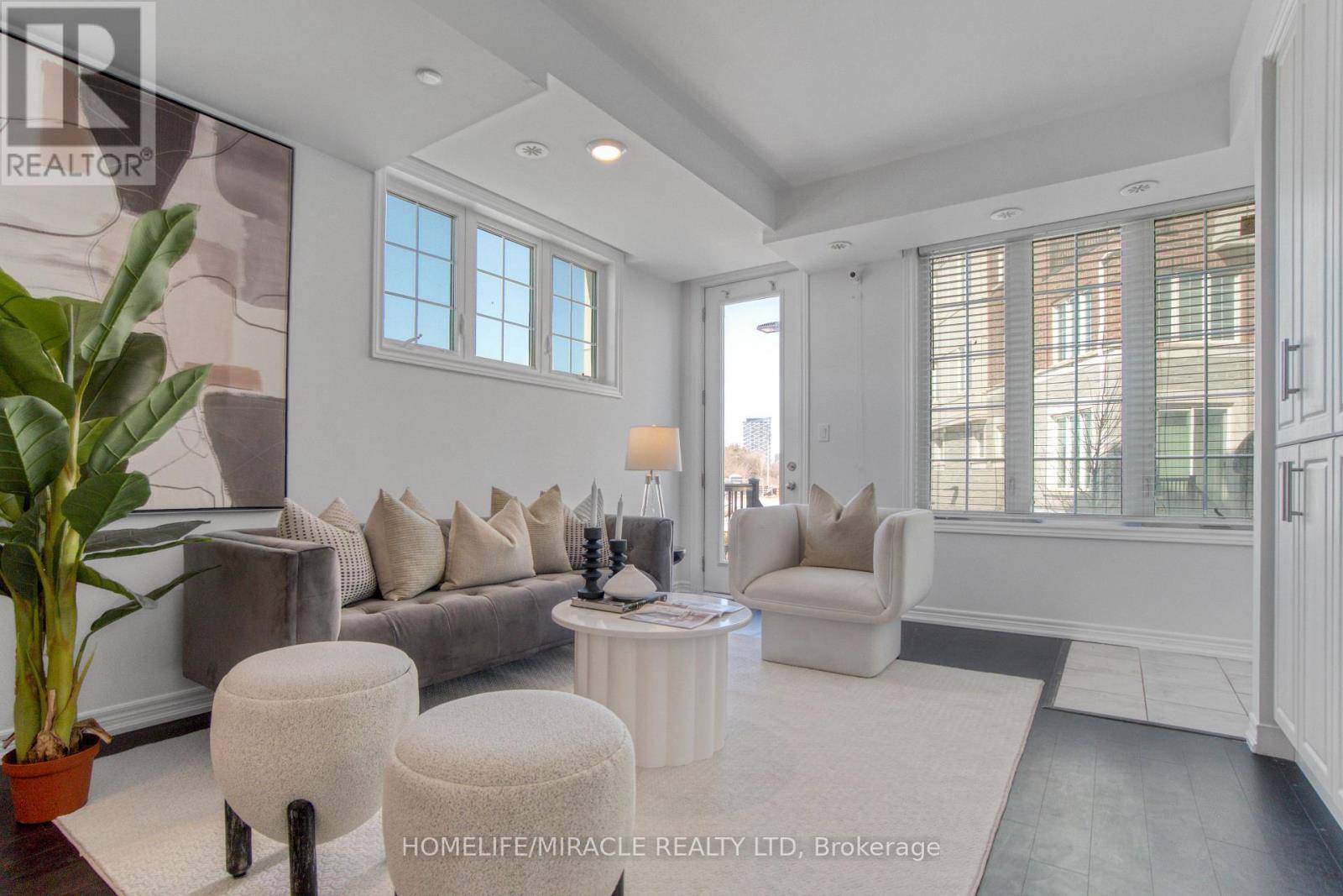Oakville (ro River Oaks), ON L6H0X6,2199 Lillykin ST #17