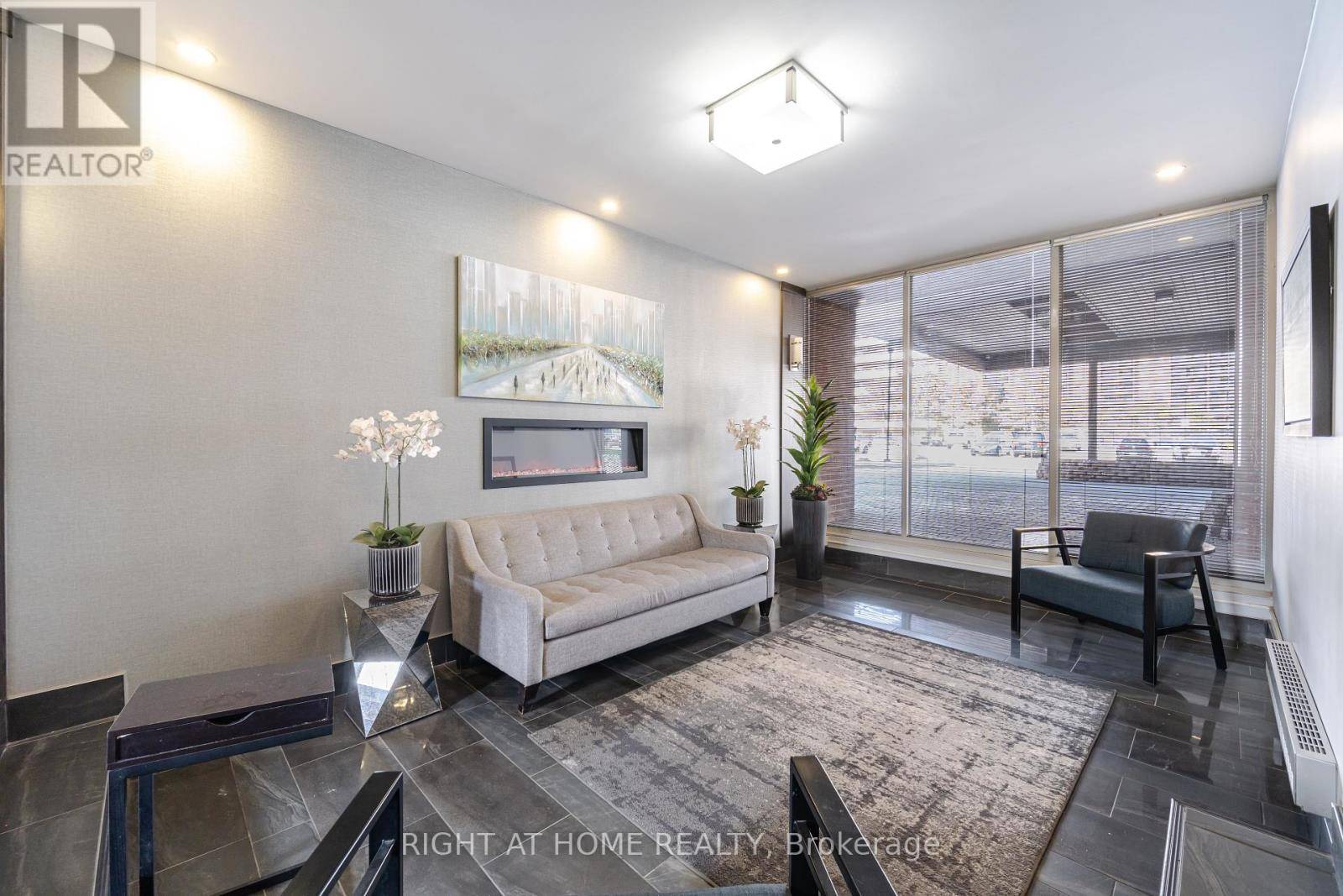 Mississauga (applewood), ON L4X1R9,1660 Bloor ST #205
