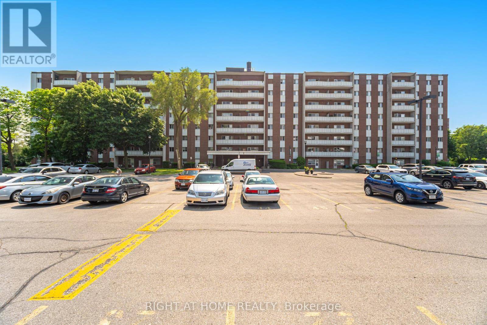 Mississauga (applewood), ON L4X1R9,1660 Bloor ST #205