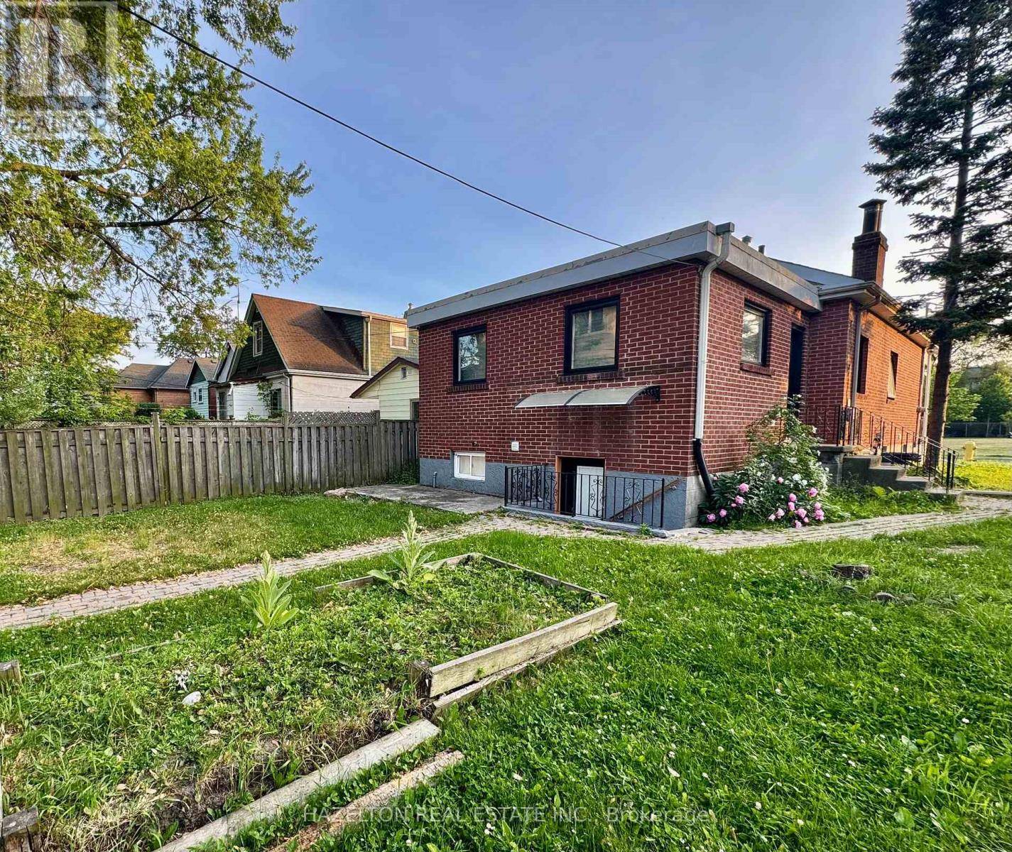 Toronto (long Branch), ON M8V3R9,99 Twenty Sixth ST #B