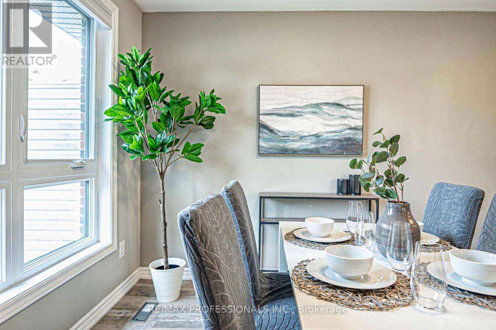 Mississauga (clarkson), ON L5J2Y2,794 EMBASSY AVENUE