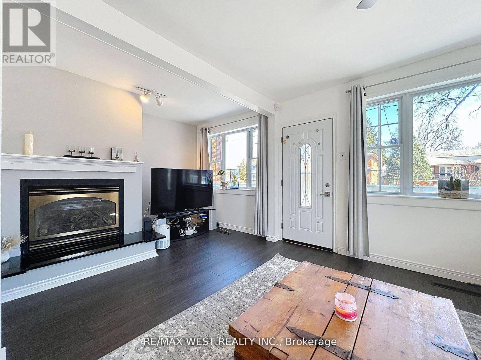 Toronto (long Branch), ON M8W3N6,56 FORTY FIRST STREET
