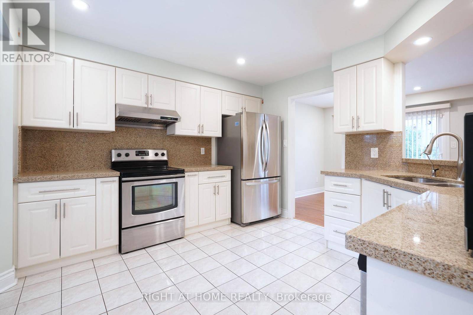 Mississauga (central Erin Mills), ON L5M5S9,2914 PICTON PLACE