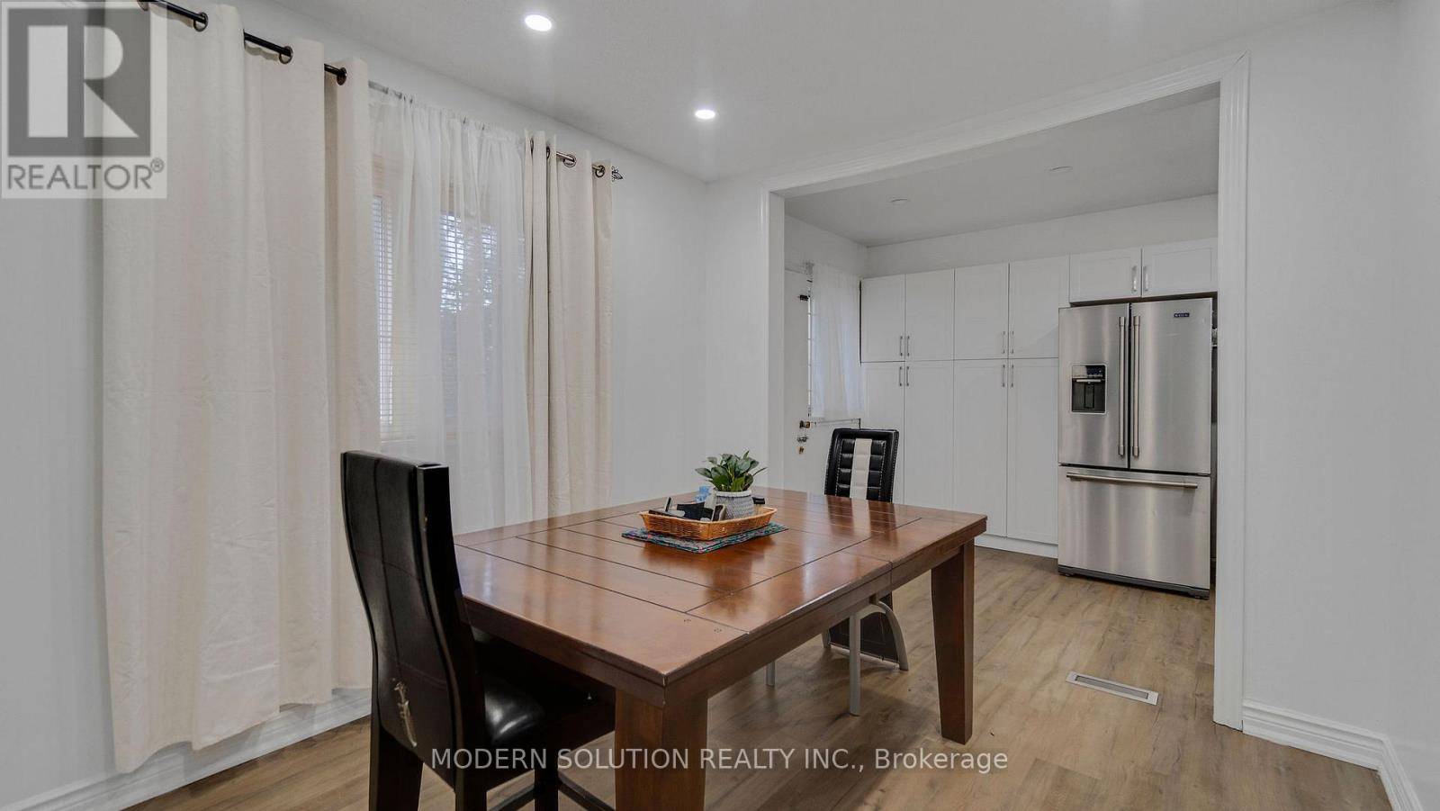Toronto (mount Olive-silverstone-jamestown), ON M9V1B2,1559 Albion RD #41