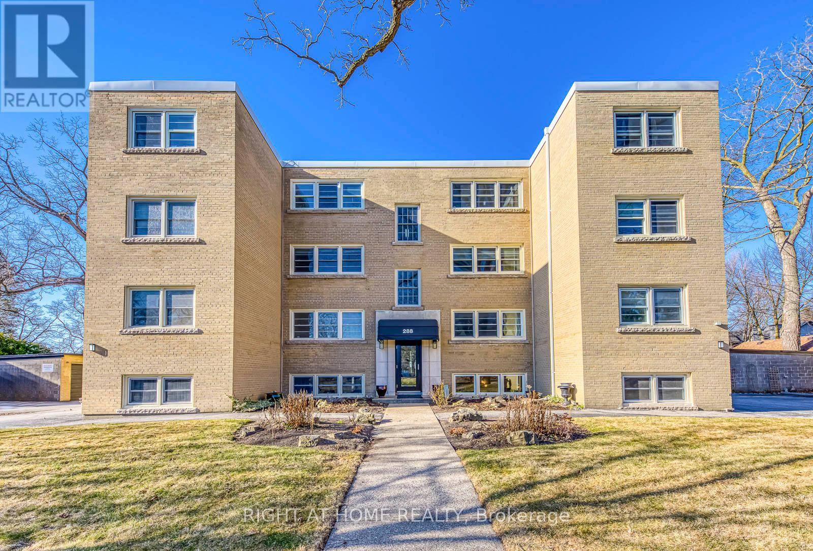 Oakville (oo Old Oakville), ON L6J3L4,288 Reynolds ST #1