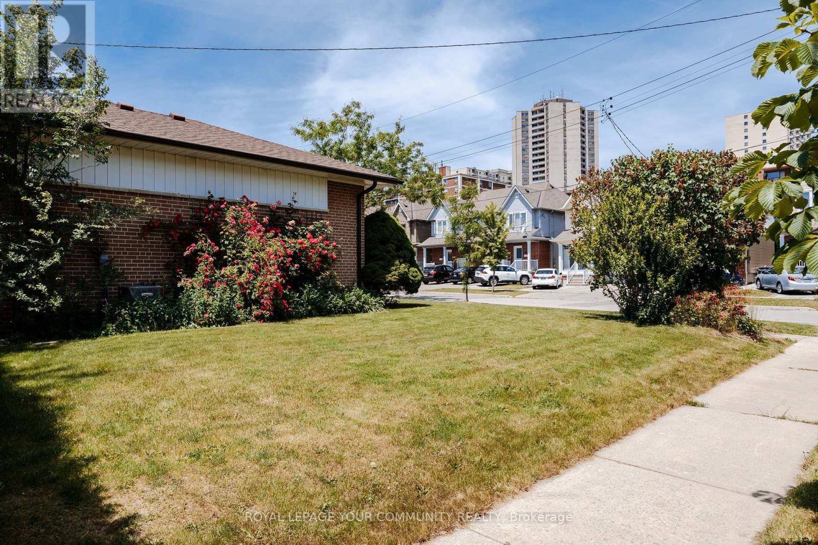 Toronto (kingsview Village-the Westway), ON M9R3B7,19 ACME CRESCENT