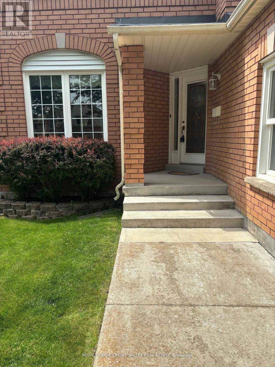 Caledon, ON L7C1A7,8 LIVINGSTON DRIVE