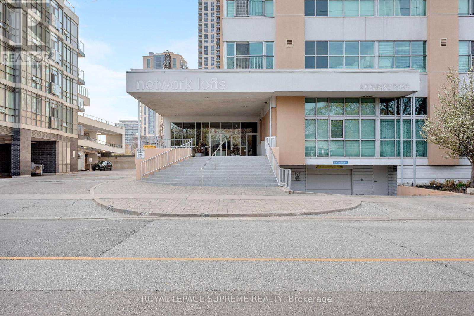 Toronto (islington-city Centre West), ON M8Z0B9,2 Fieldway RD #209