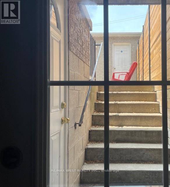 Toronto (junction Area), ON M6N3C6,94A MULOCK AVENUE