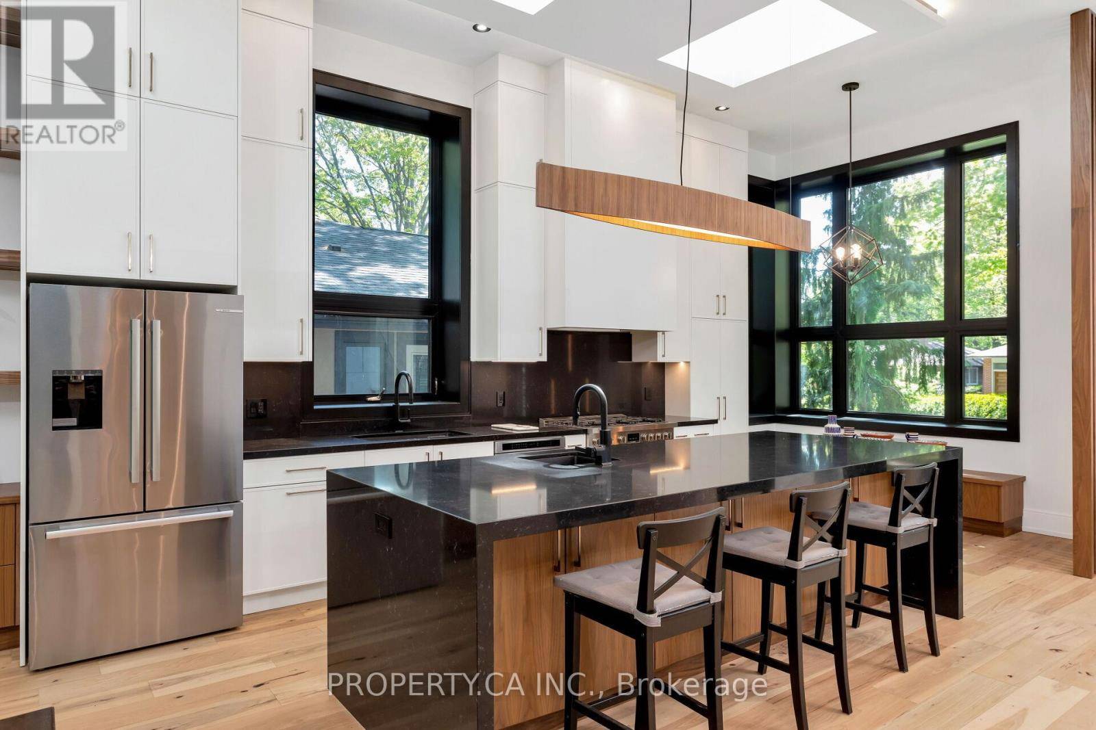 Toronto (princess-rosethorn), ON M9B3B6,58 FARNINGHAM CRESCENT
