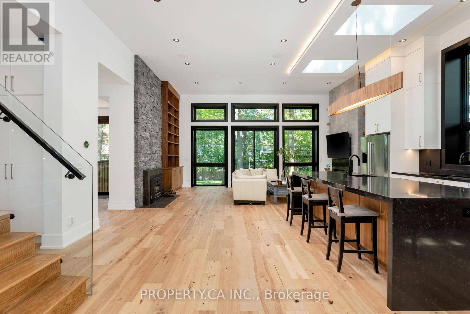 Toronto (princess-rosethorn), ON M9B3B6,58 FARNINGHAM CRESCENT