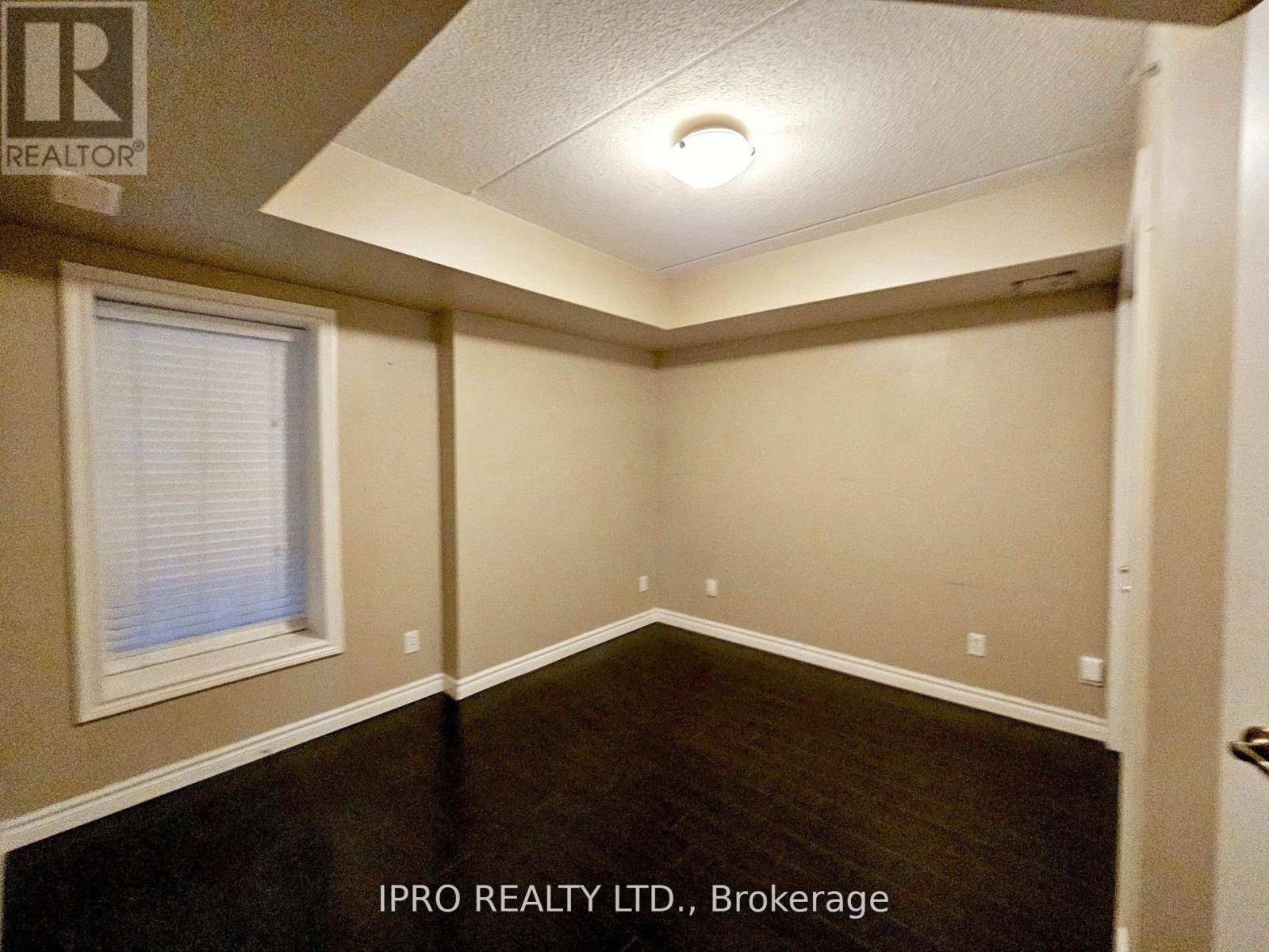 Oakville (ga Glen Abbey), ON L6M4N3,1490 Bishops Gate #106