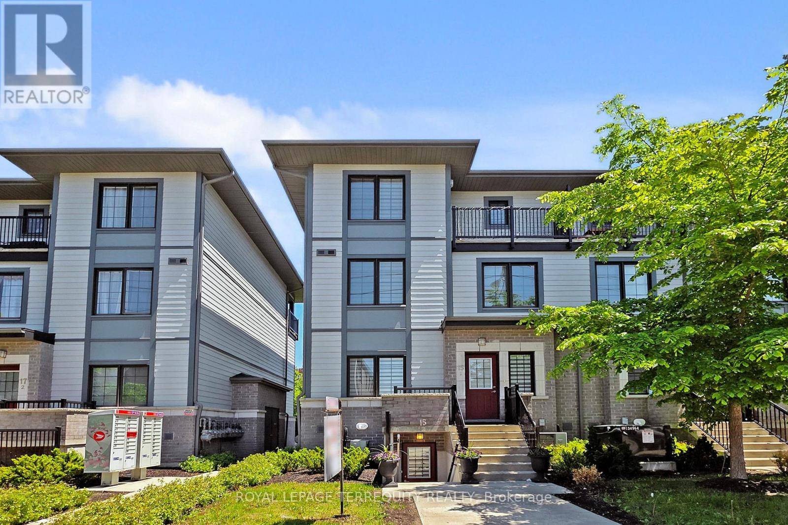 Toronto (keelesdale-eglinton West), ON M6M0B5,15 Forbes AVE #2