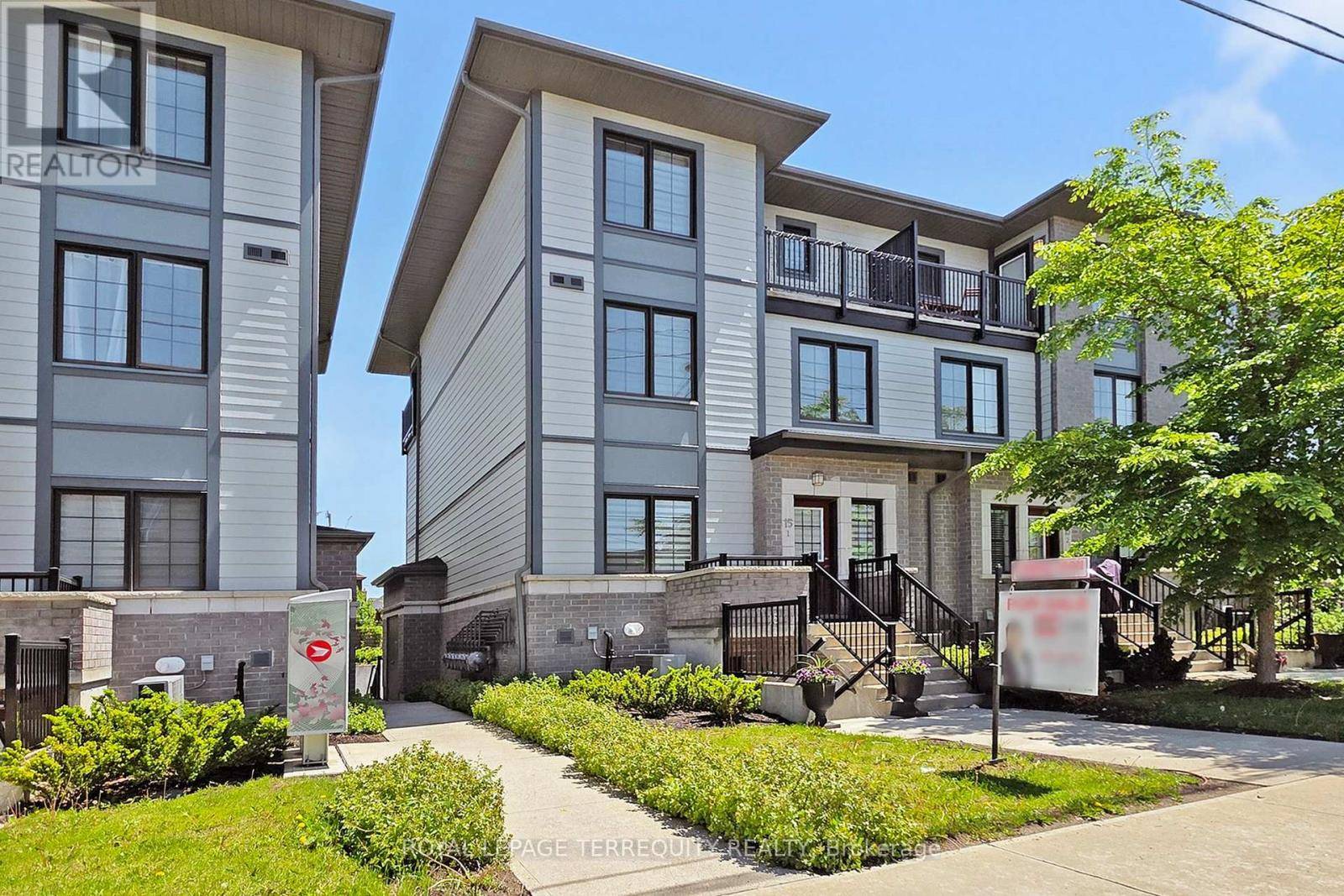 Toronto (keelesdale-eglinton West), ON M6M0B5,15 Forbes AVE #2