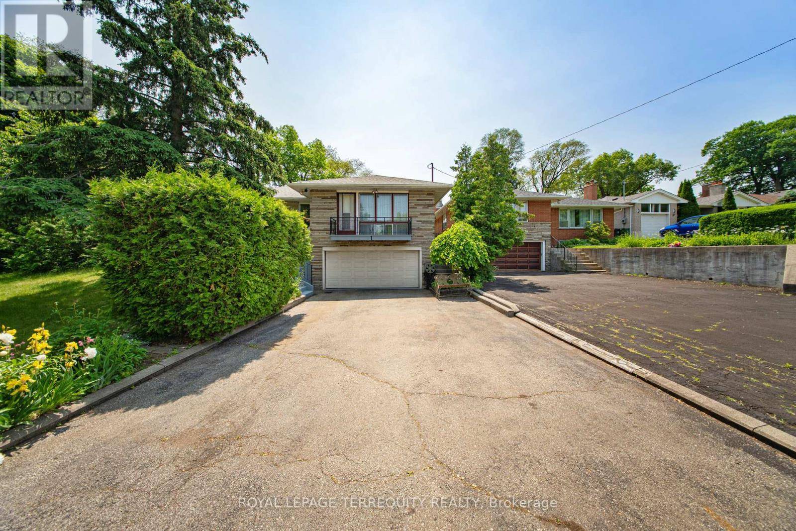 Toronto (stonegate-queensway), ON M8Z2X4,1 LELAND AVENUE
