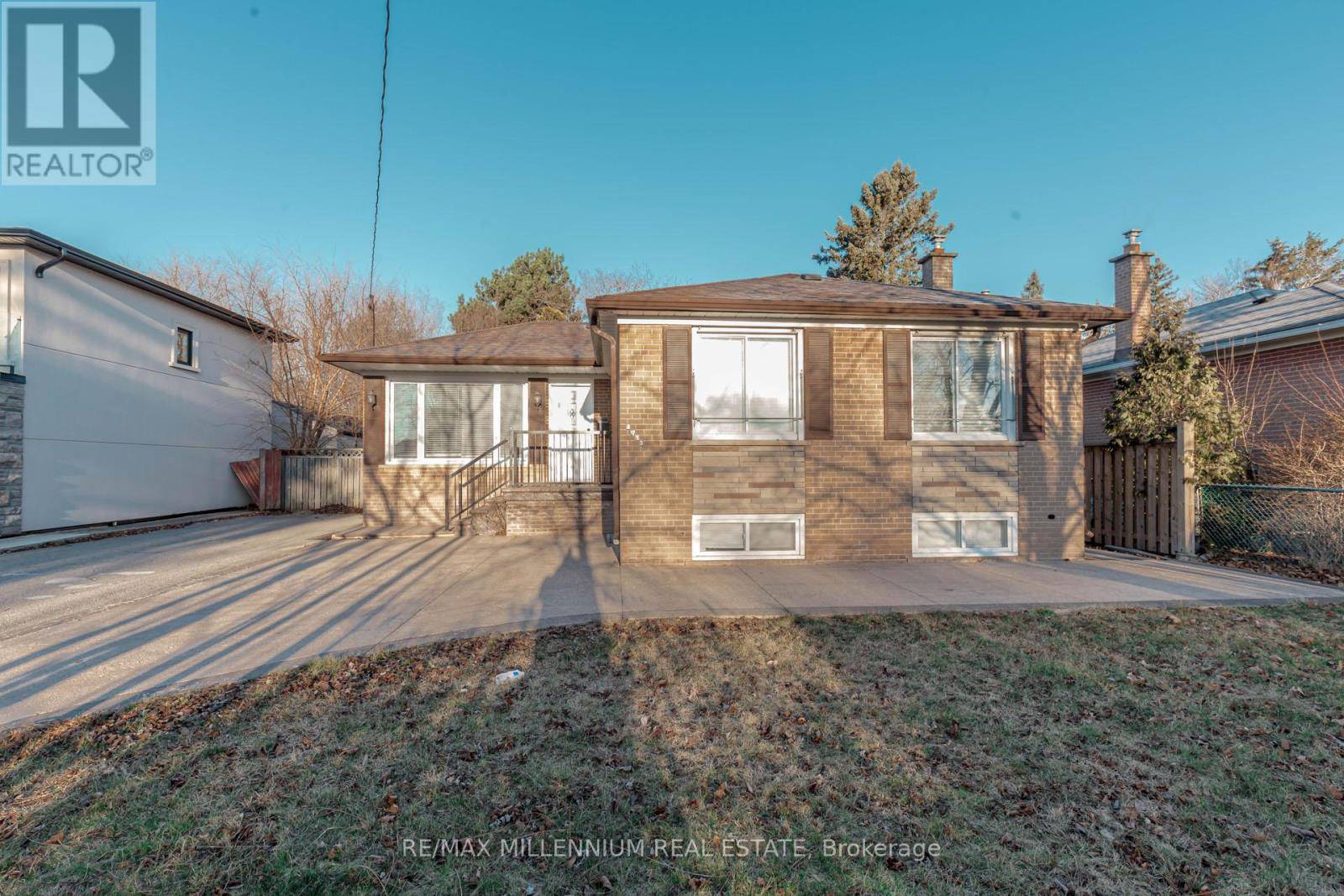 Oakville (wo West), ON L6L2E8,2085 BRIDGE ROAD