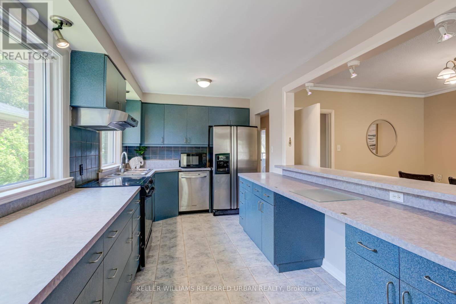 Toronto (islington-city Centre West), ON M9B1M2,3991 BLOOR STREET W